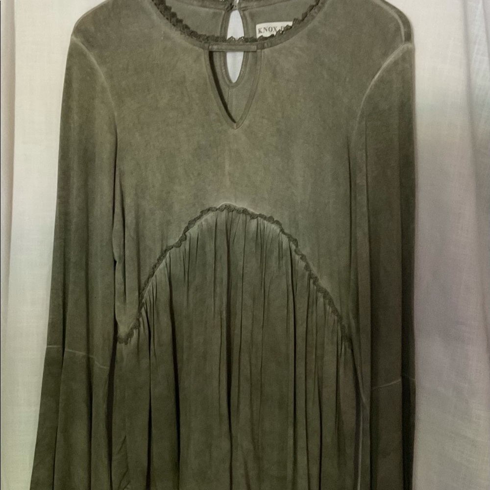 KNOX ROSE olive green keyhole TOP bell sleeves L